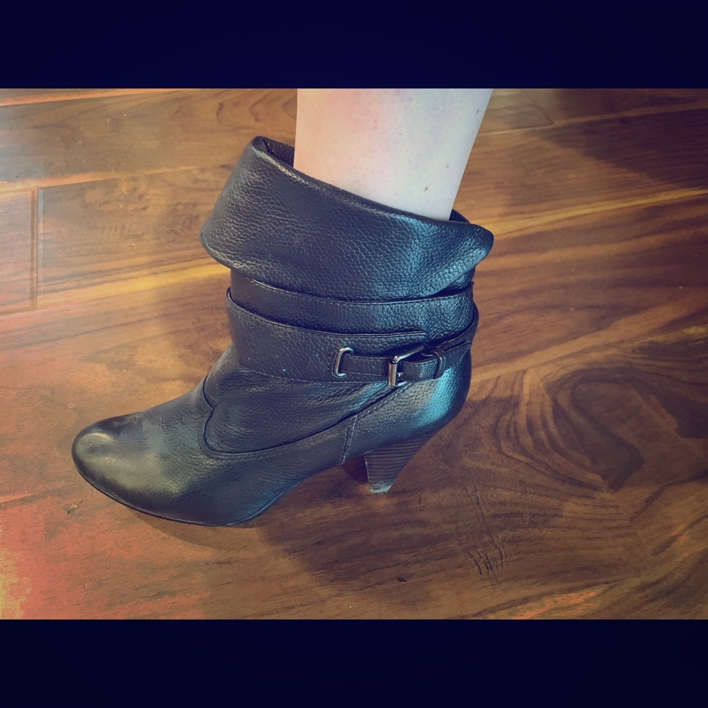 Report Brown slouchy bootie size 6